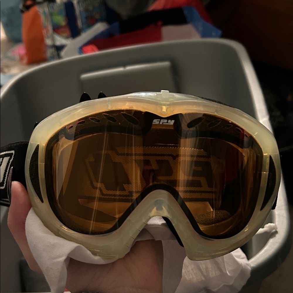 SPY ski Goggles - Cream and Black with Amber Lens